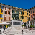 Laetitia Salo-historic Center Near - Happy