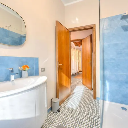 Laetitia Salo-historic Center Near - Happy Apartment