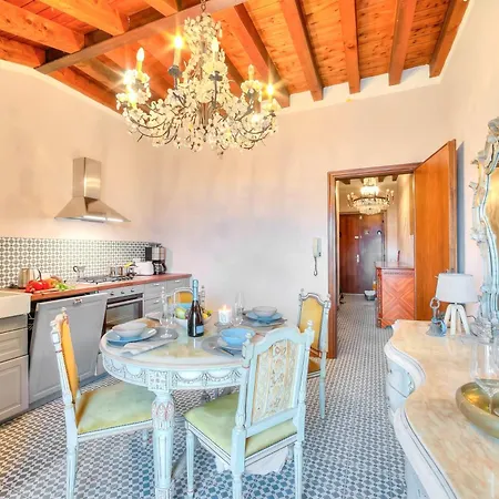 Laetitia Salo-historic Center Near - Happy Apartment