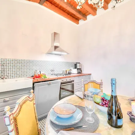 Laetitia Salo-historic Center Near - Happy Apartment